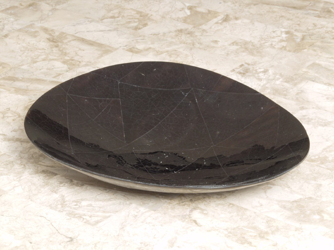 31-4201 - Egg Shaped Dish, Small, Black Pen Shell