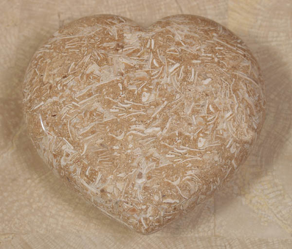 72-9522 - Heart Sculpture, Grass Stone